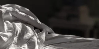 Pourquoi les scientifiques déconseillent-ils de faire son lit le matin?