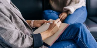 Je suis psychologue voici les 6 traits insoupçonnés des parents toxiques avec leurs enfants