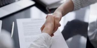 Le Contrat à Durée Indéterminée (CDI) : fondements, avantages et implications