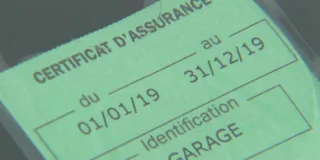 Assurance automobile : ce qu'il faut savoir sur la disparition de la vignette verte