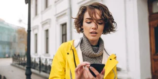 Mais c'est quoi leur truc avec le smartphone?