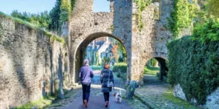 Ce superbe village méconnu à 45 minutes de Paris abrite une extraordinaire abbaye fondée il y a 900 ans !