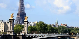 J'aime bien yaaKa et ses petites cartes locales, comme des petites cartes postales