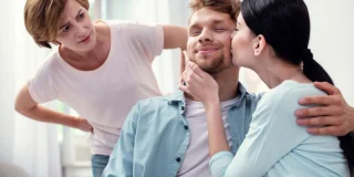 Je me demande comment mon fils a pu tomber amoureux d'une fille comme elle