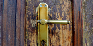 Comment ouvrir une vieille porte fermée à clé ? | bs-artisan.com