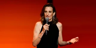 L'actrice Camille Cottin excelle à l'ouverture du 77e Festival de Cannes !