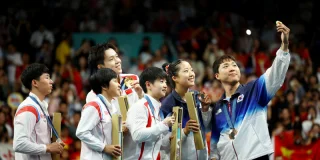 JO Paris 2024 : l'historique selfie des pongistes de la Corée du Nord et du Sud sur le podium fait sensation
