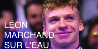 Léon Marchand sur l'eau, double médaille d'or, 200 mètres brasse et papillon