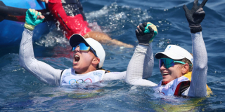 JO 2024 (voile): la folle journée de Charline Picon et Sarah Steyaert, toutes deux demandées en mariage après leur médaille de bronze