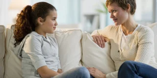 Voici 5 questions que les parents devraient poser à leur enfant à la place de "Ãa a été à l'école ?" selon une experte