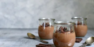 Crème au chocolat minute avec 2 oeufs durs et du cacao. Facile !