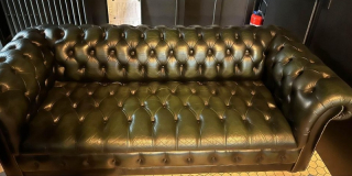 Canapé Chesterfield Vendée, canapé cuir vert 3 places et ses 2 magnifiques fauteuils en très bon état