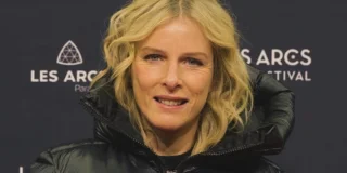 Karin Viard victime d'un accident de ski aux Arcs, les nouvelles sont rassurantes !