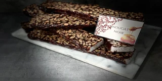 Nougat Noir fait maison : un cadeau gourmandise traditionnel inoubliable