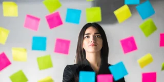 Créer son entreprise en étant salarié : conseils d’un avocat en droit du travail à Paris