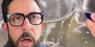 💡L’astuce du jour : comment bien rincer sa passoire