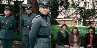Les Goûteuses d’Hitler : un drame historique méconnu qui interroge la survie sous le IIIe Reich