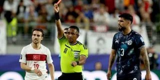 Mondial 2026 : grande première, Almiron expulsé pour s’être caché la bouche