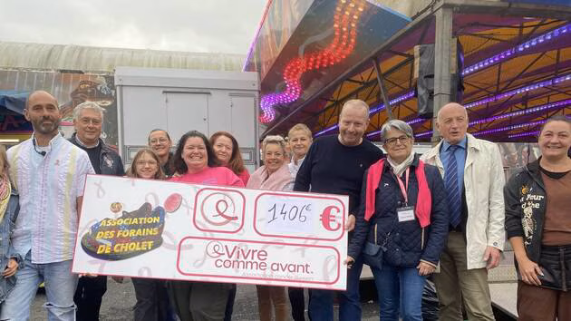 Octobre rose : à Cholet, les forains font un don de 1 406 €