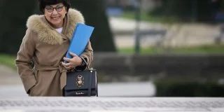 Où sont passées les actions TotalEnergies de Monique Barbut, la ministre de l’écologie ?