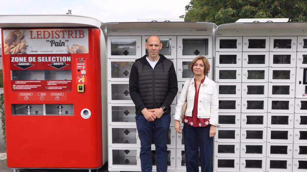Pain, pizzas, burgers et kebabs à disposition 24 heures sur 24 et 7 jours sur 7 à Saint Léger sous Cholet