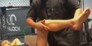 Prise en charge d’un boxeur suite à des douleurs au genou.