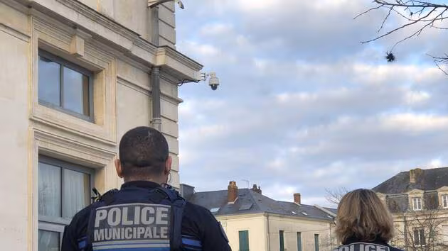 Un homme armé de trois couteaux fait intrusion dans un bureau de vote à Cholet